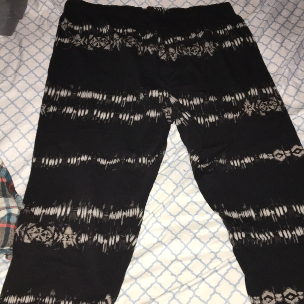 Black and gray native design leggings